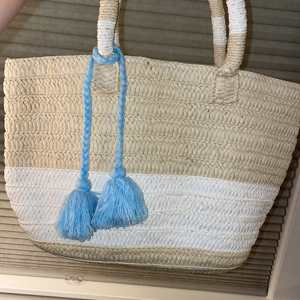 Altru Tote - Picture 2 of 8